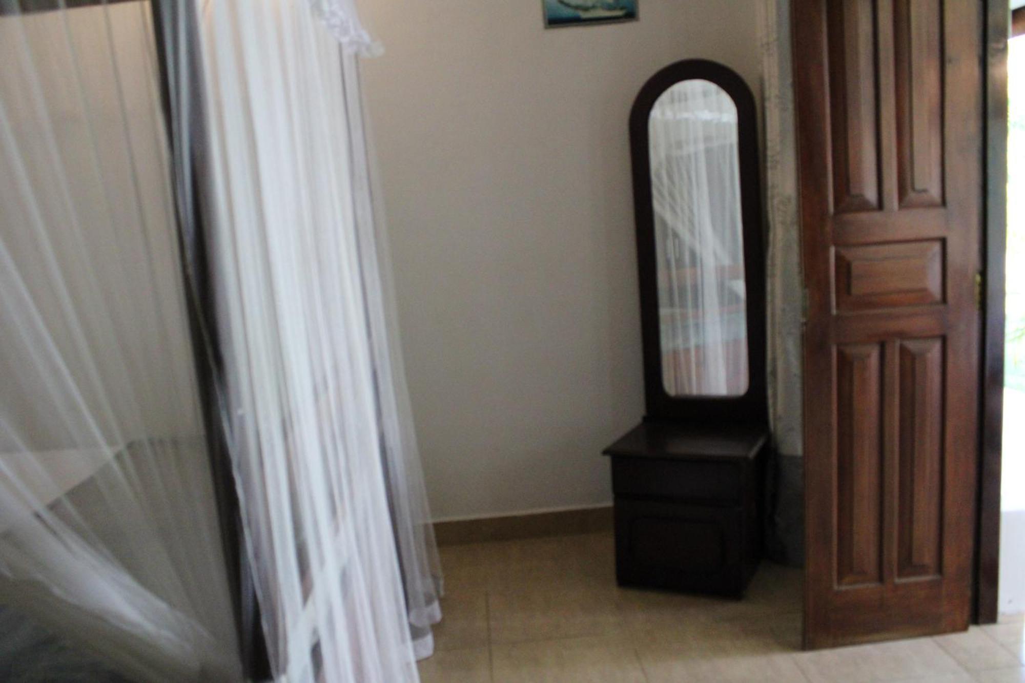 Sun And Surf Rest Hotel Ahangama Bagian luar foto
