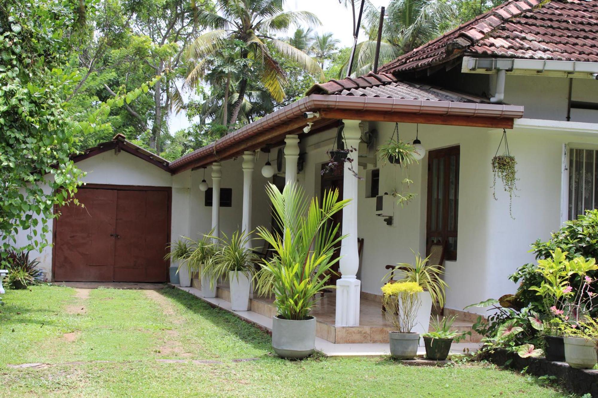 Sun And Surf Rest Hotel Ahangama Bagian luar foto