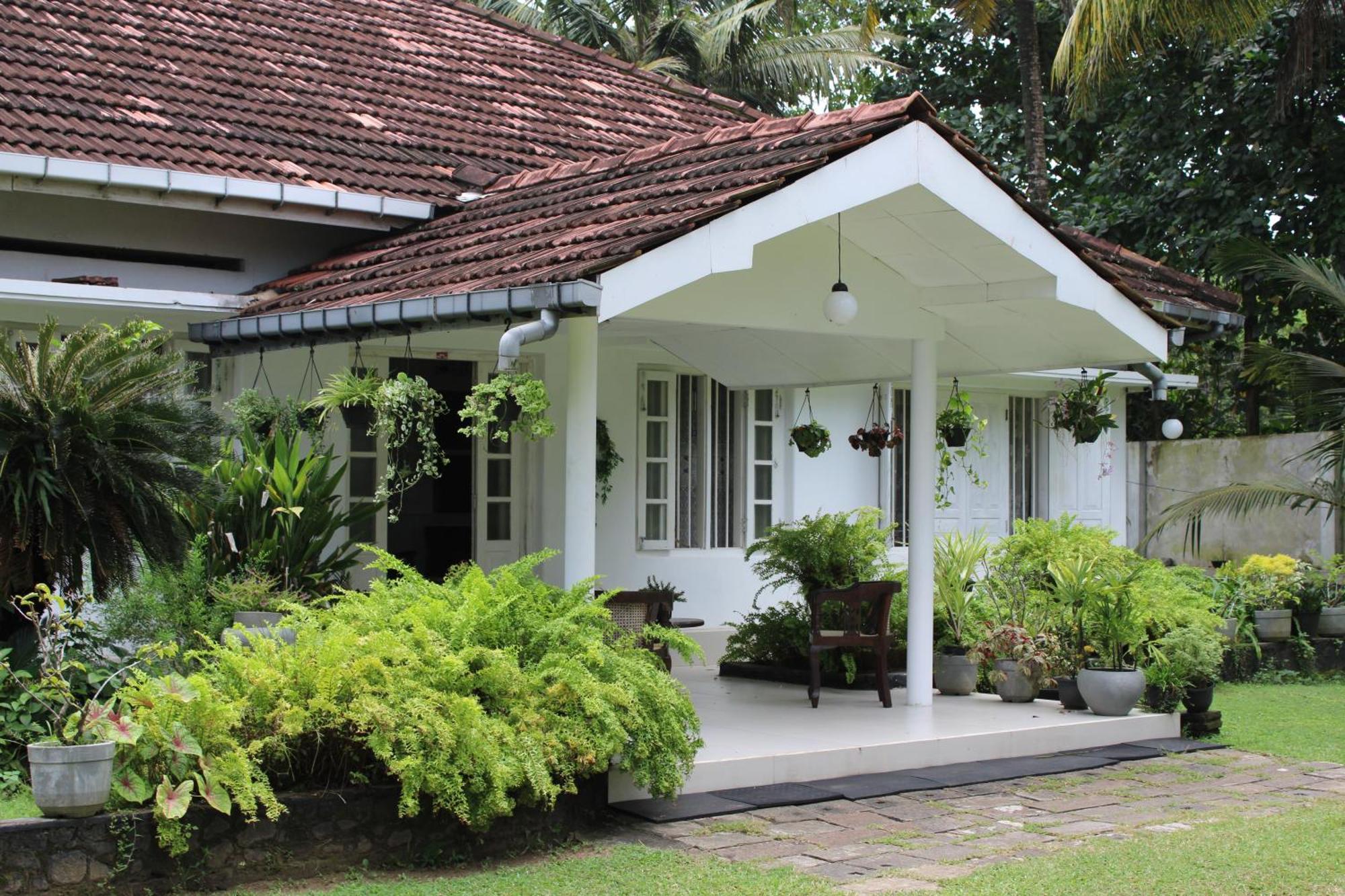 Sun And Surf Rest Hotel Ahangama Bagian luar foto