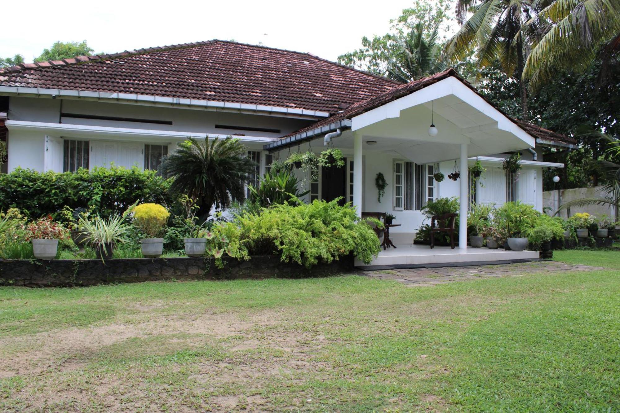 Sun And Surf Rest Hotel Ahangama Bagian luar foto
