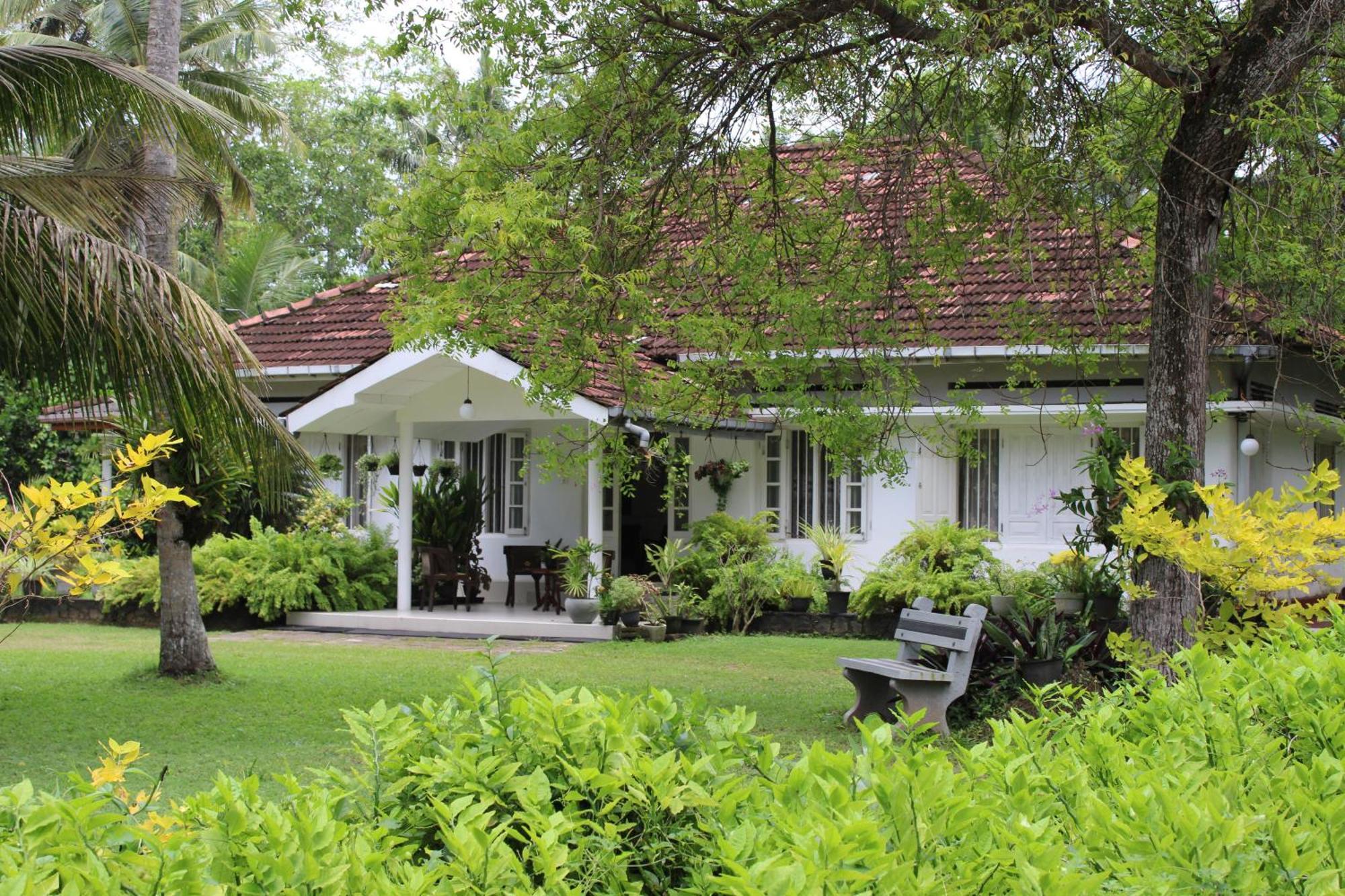 Sun And Surf Rest Hotel Ahangama Bagian luar foto