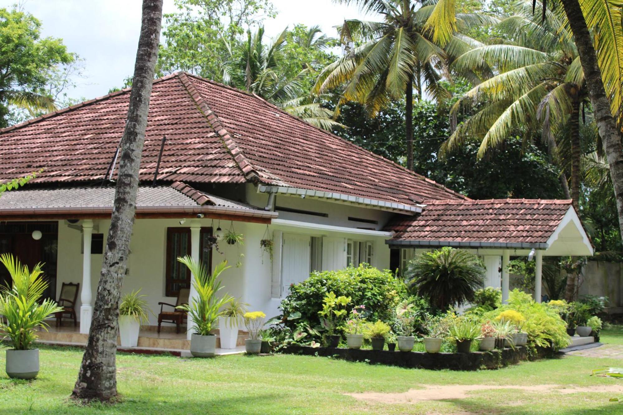 Sun And Surf Rest Hotel Ahangama Bagian luar foto