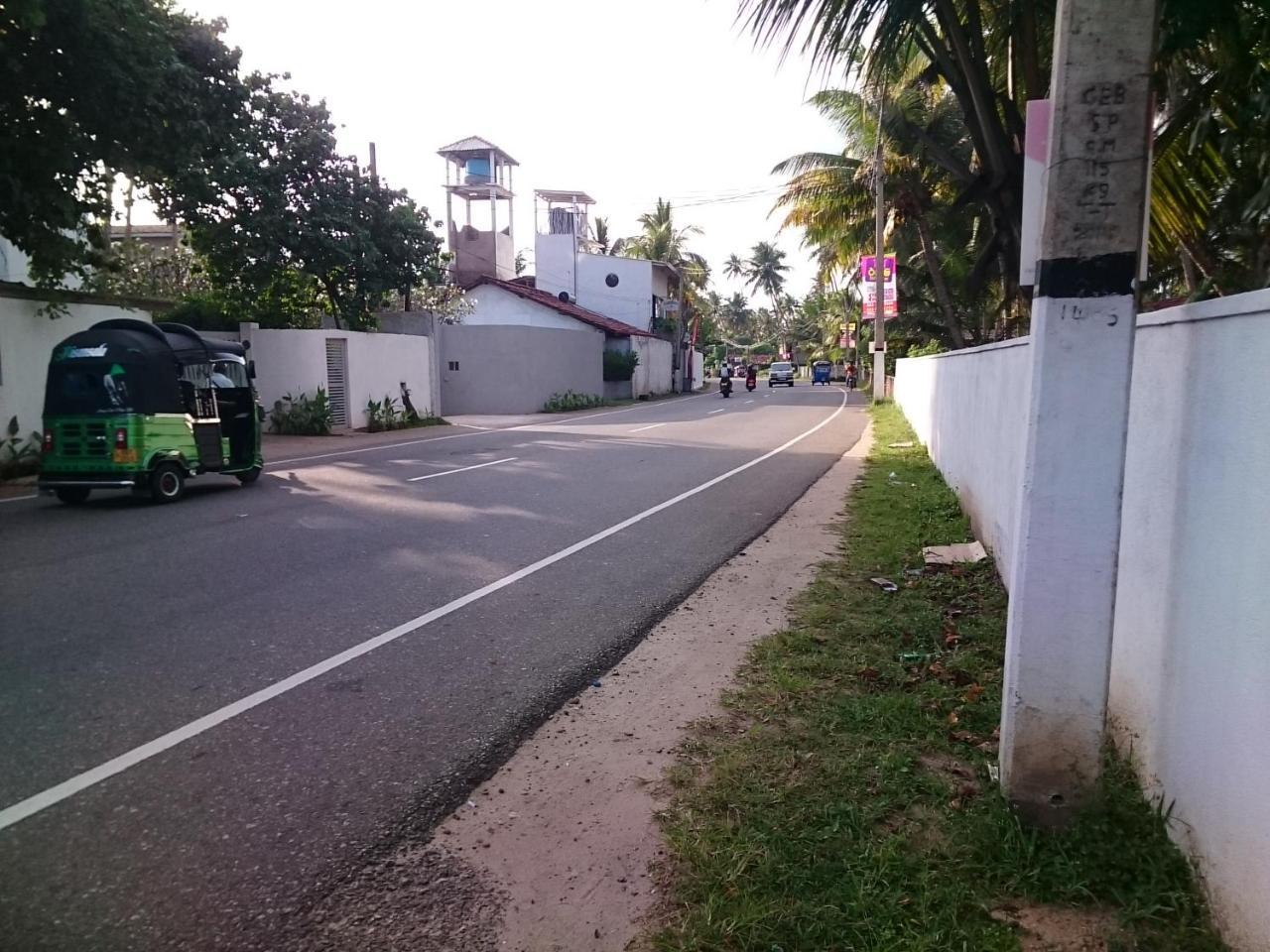 Sun And Surf Rest Hotel Ahangama Bagian luar foto
