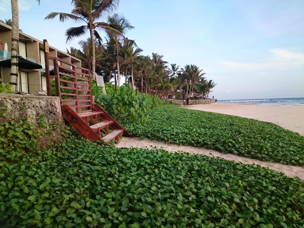 Sun And Surf Rest Hotel Ahangama Bagian luar foto