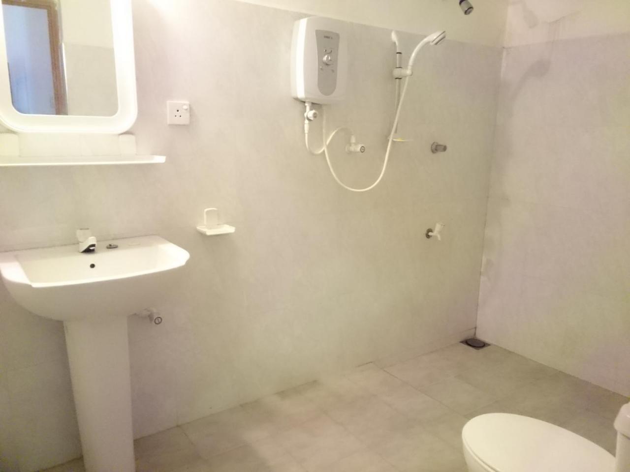 Sun And Surf Rest Hotel Ahangama Bagian luar foto