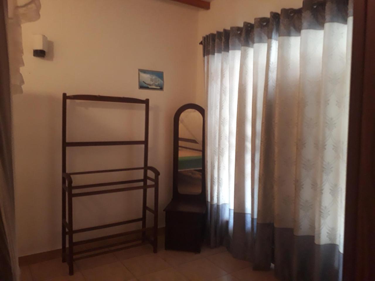 Sun And Surf Rest Hotel Ahangama Bagian luar foto