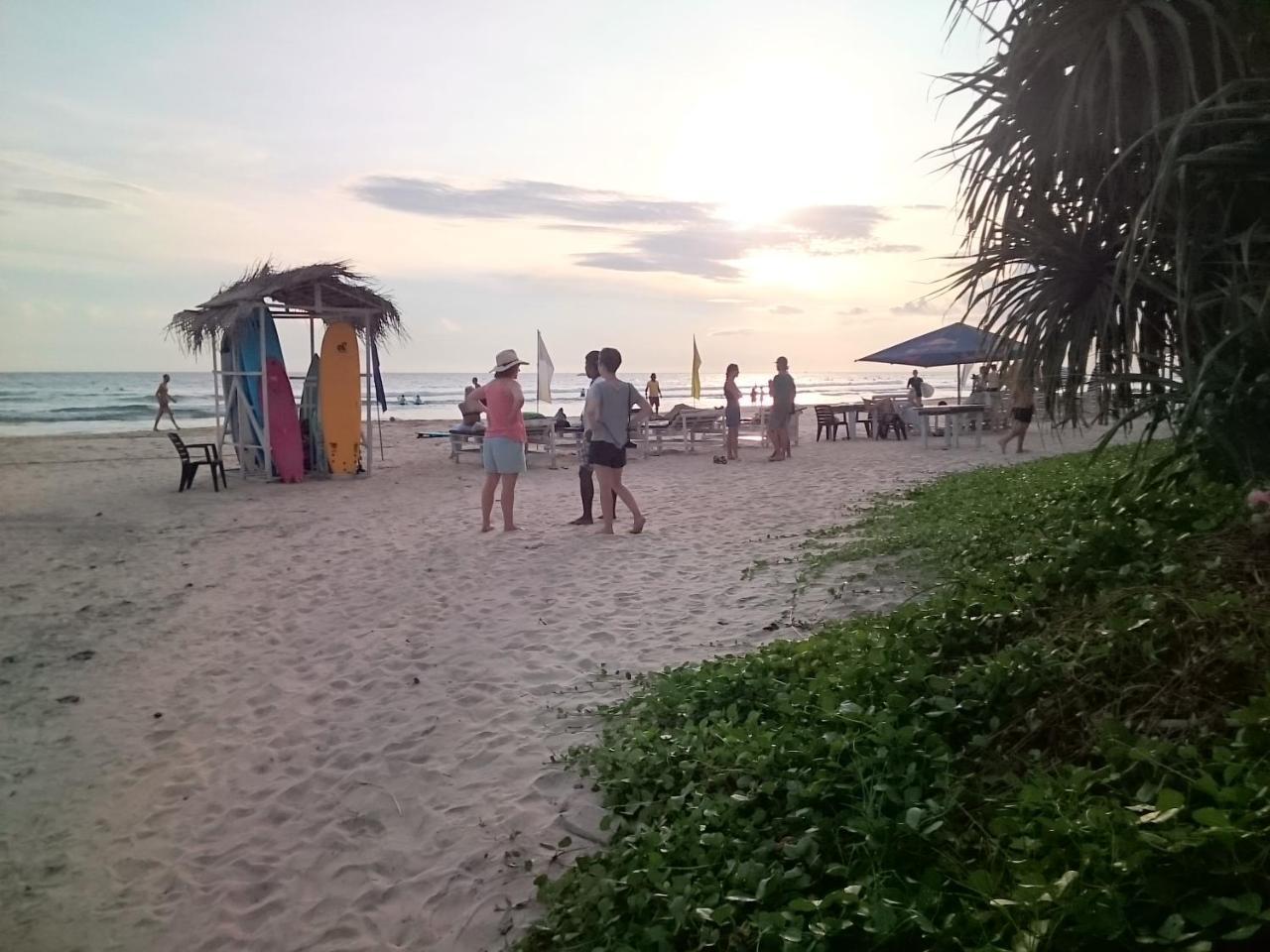 Sun And Surf Rest Hotel Ahangama Bagian luar foto