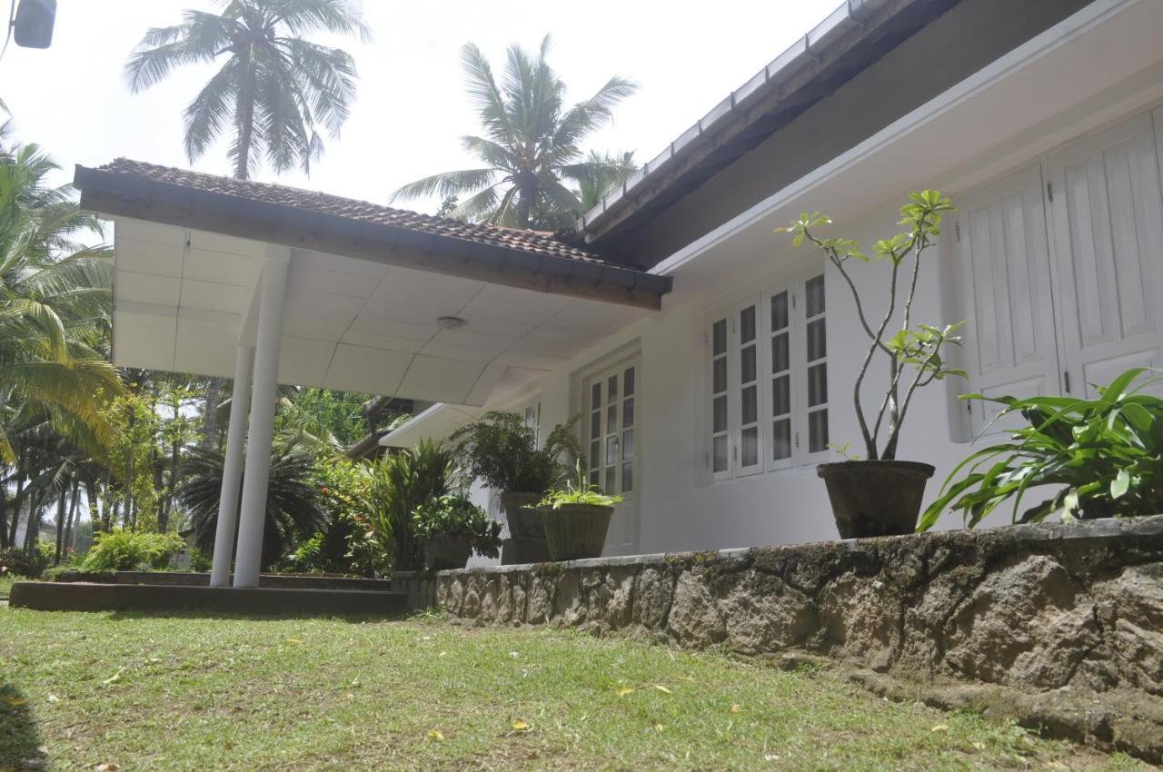 Sun And Surf Rest Hotel Ahangama Bagian luar foto