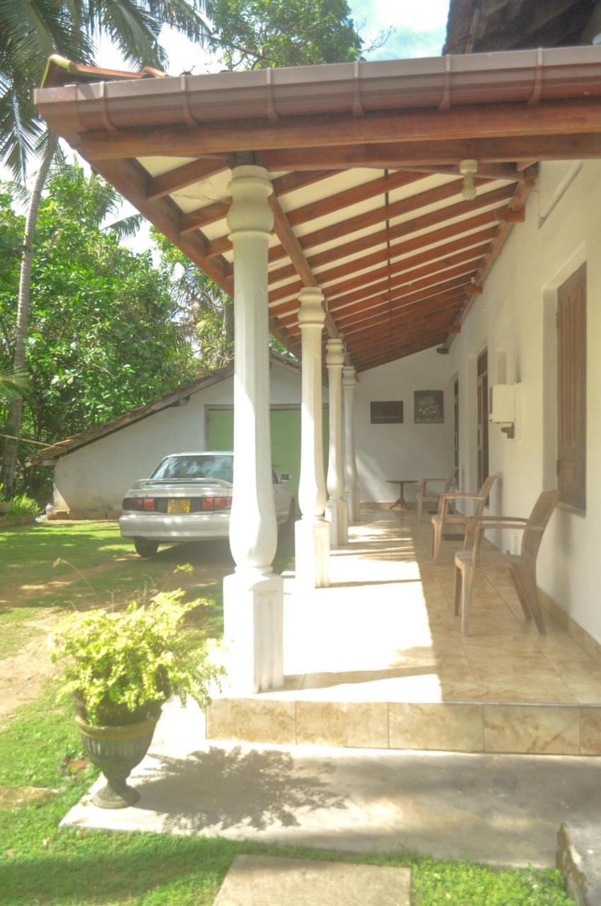 Sun And Surf Rest Hotel Ahangama Bagian luar foto