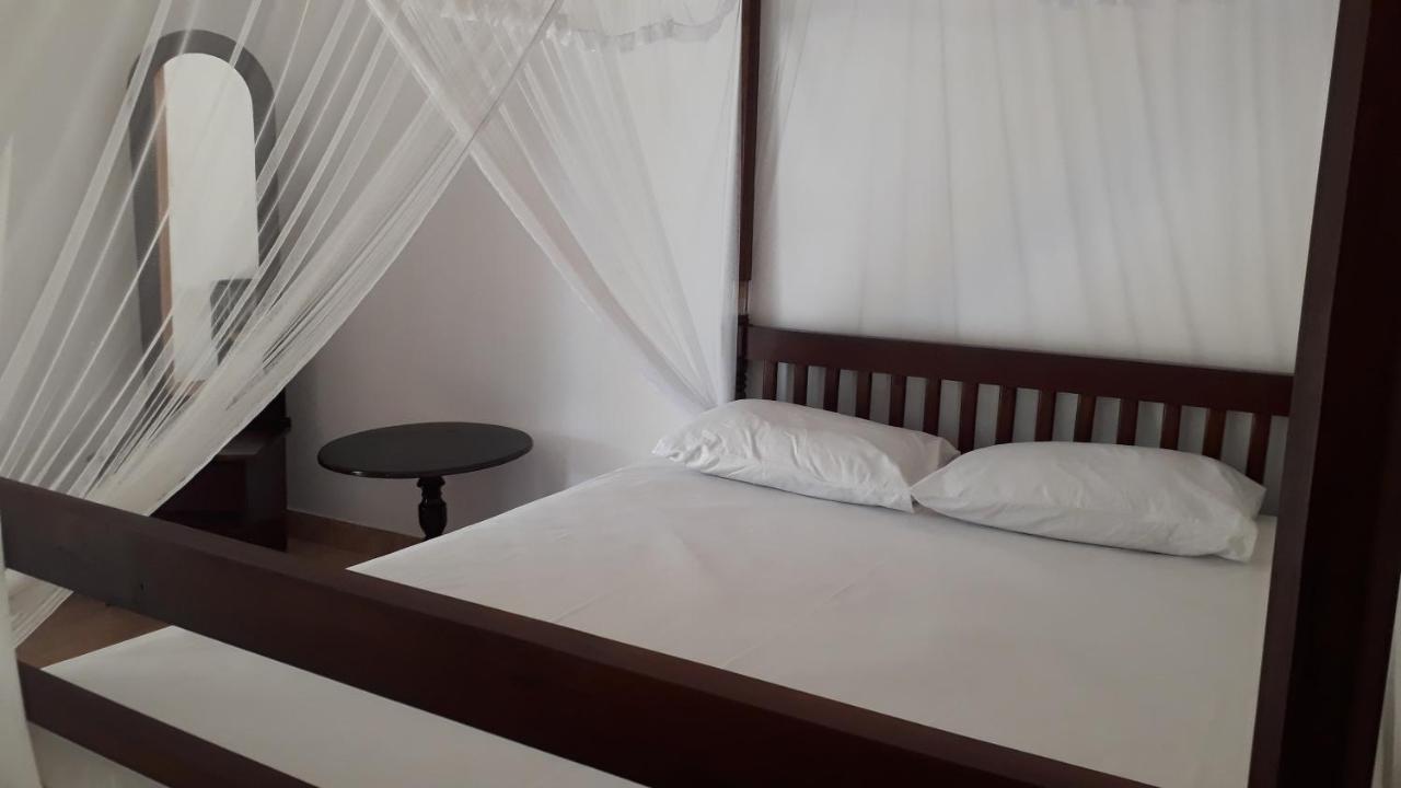 Sun And Surf Rest Hotel Ahangama Bagian luar foto