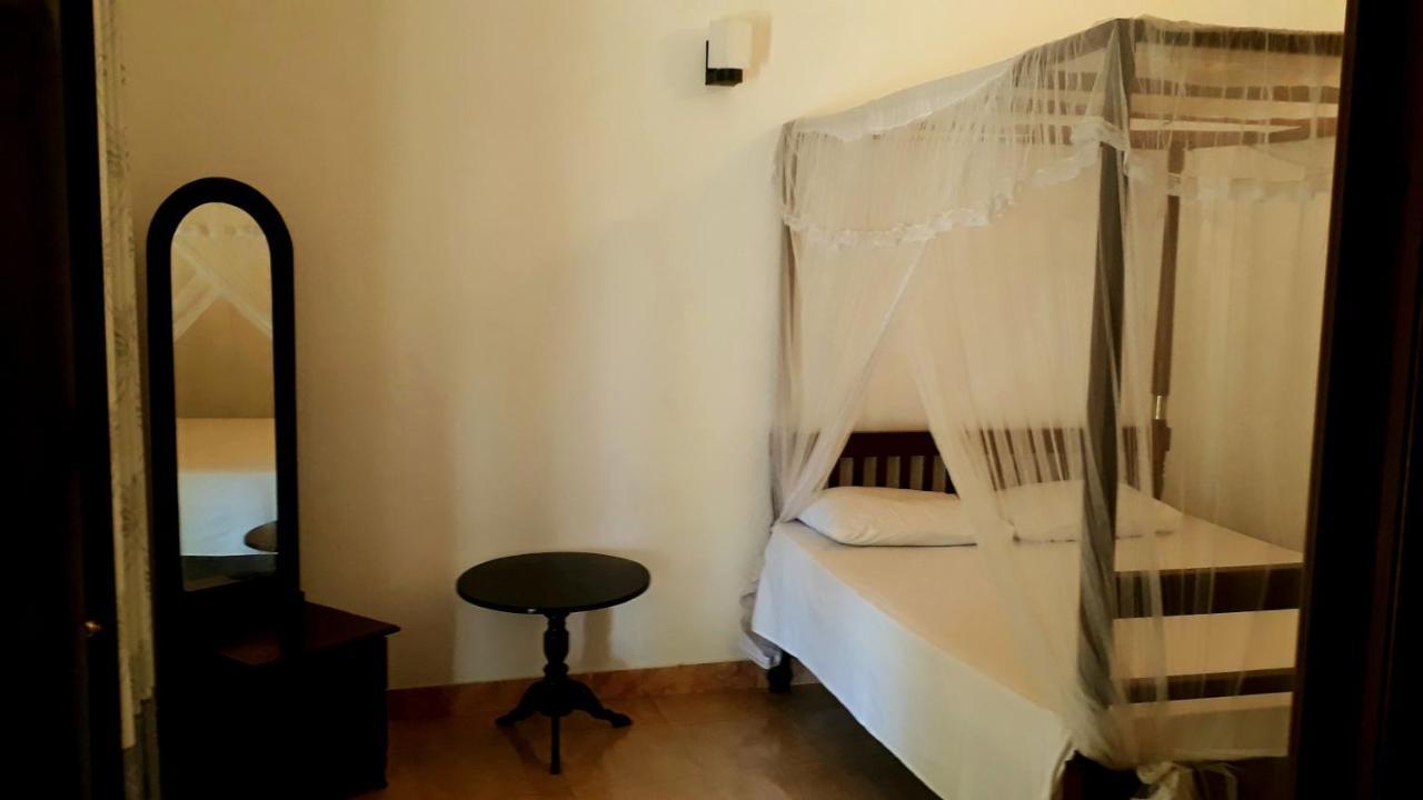 Sun And Surf Rest Hotel Ahangama Bagian luar foto