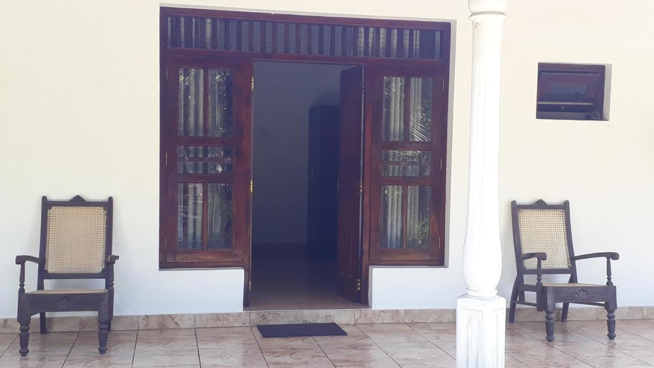 Sun And Surf Rest Hotel Ahangama Bagian luar foto