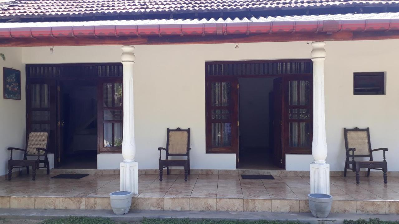 Sun And Surf Rest Hotel Ahangama Bagian luar foto
